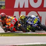 ROSSI TOCA A MARQUEZ