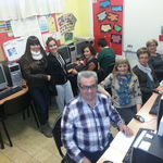 Una clase de informática en el "punt òmnia"