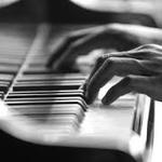 Él y su piano.